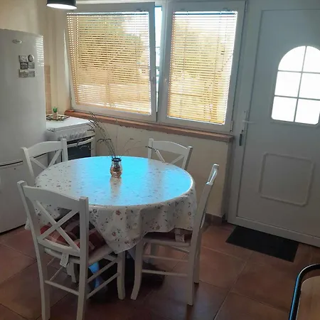 Studio Smokva Apartman Tkon